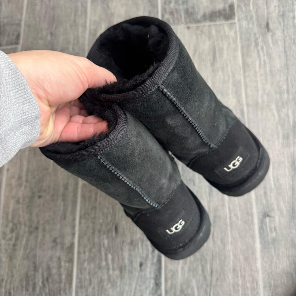 UGG Women’s Classic Short II Shearling Lined Short Boots - Picture 7 of 15